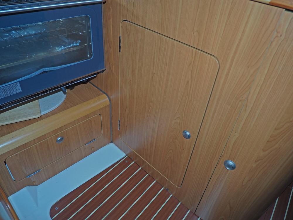 Saloon, Accommodation